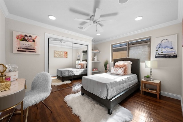 bedroom with ceiling fan, dark hardwood / wood-style floors, a closet, and crown molding