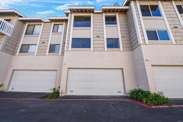 exterior space featuring driveway