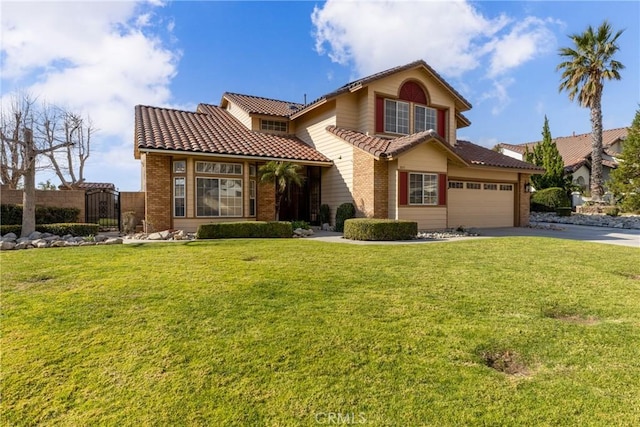 view of front of home featuring a front lawn