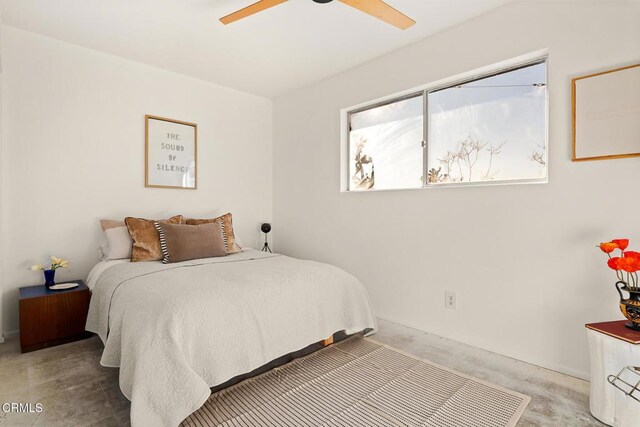 bedroom with ceiling fan