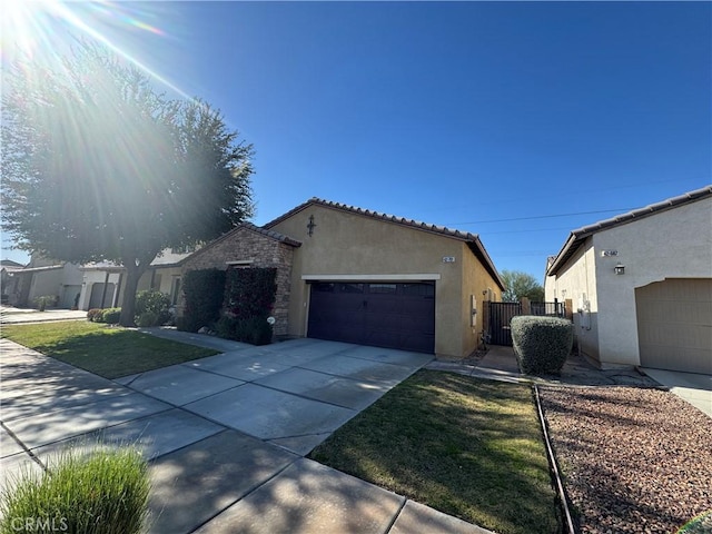 view of front of property with a front yard