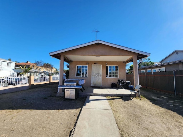 view of front of property