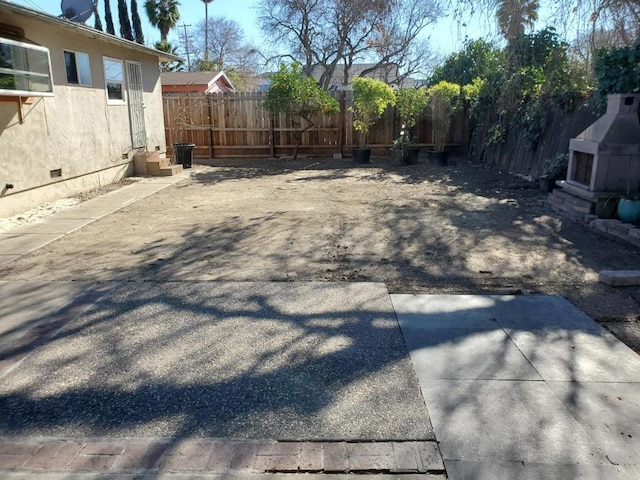 view of yard featuring a patio area