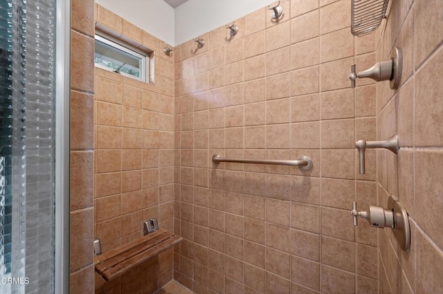 bathroom featuring tiled shower