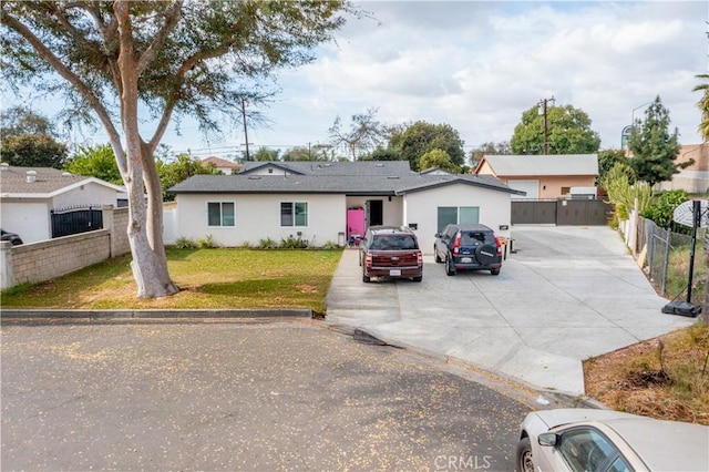 single story home featuring a front yard