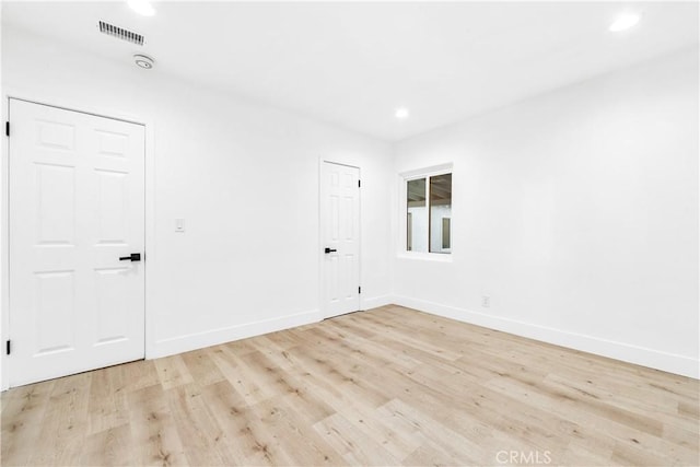 unfurnished room featuring recessed lighting, visible vents, baseboards, and light wood-style floors