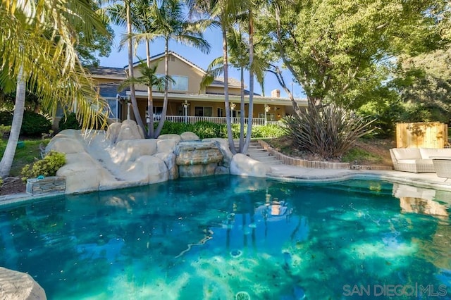 view of swimming pool