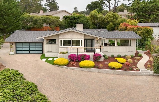 view of front facade with a garage