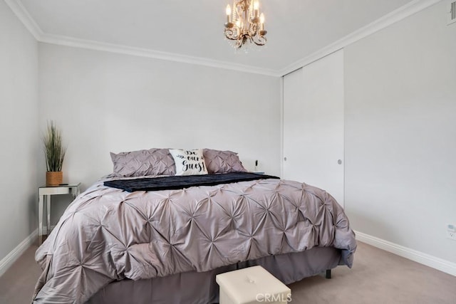 bedroom with ornamental molding, light carpet, and a notable chandelier