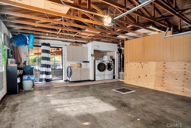 garage with washing machine and clothes dryer