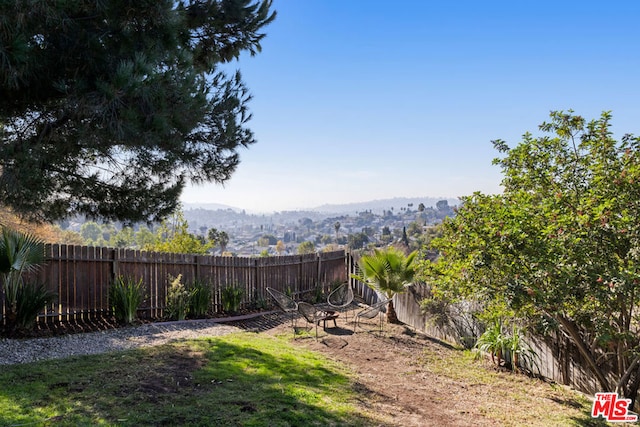 view of yard with a mountain view