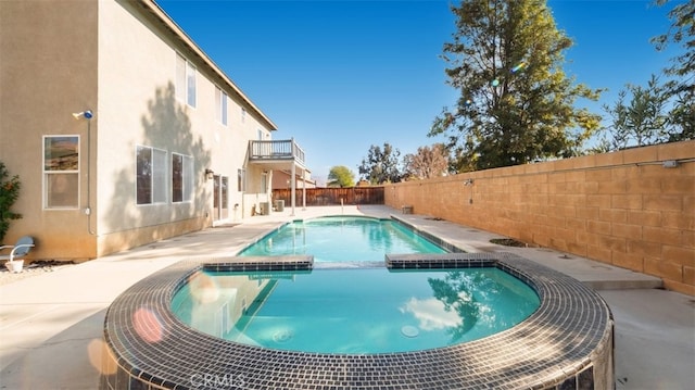 view of swimming pool