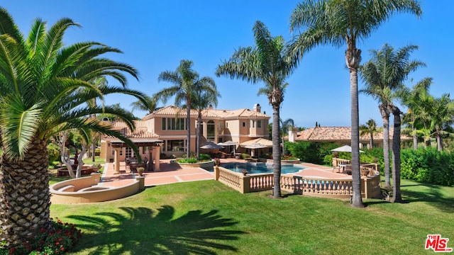 view of yard featuring a patio