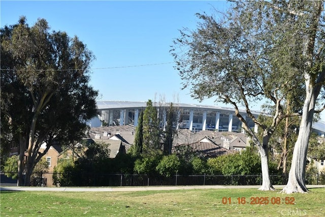 view of side of property featuring a lawn