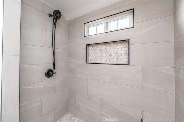 bathroom featuring tiled shower