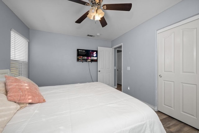 bedroom featuring dark wood-type flooring and ceiling fan