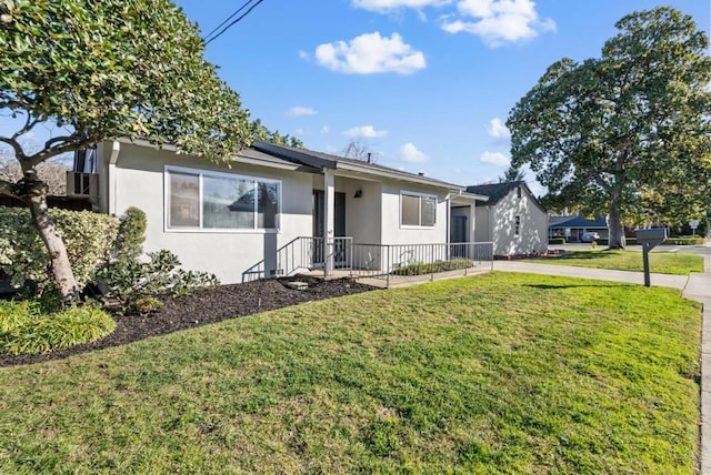 view of front of home featuring a front lawn