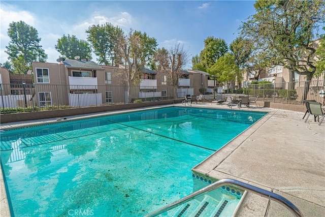 view of swimming pool with a jacuzzi and a patio