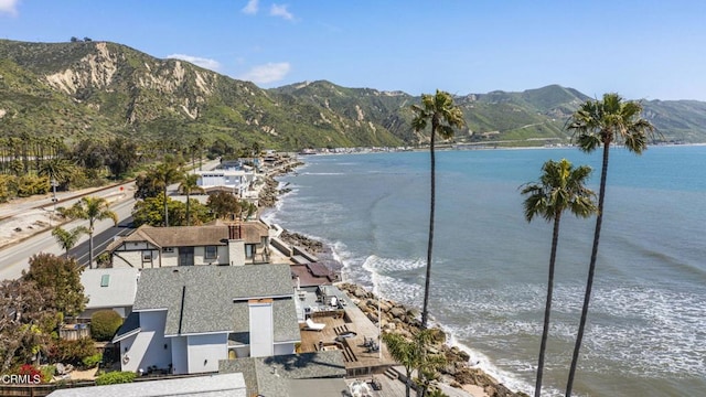 water view with a mountain view