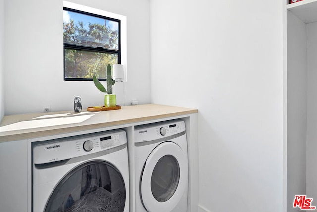 washroom featuring washer and clothes dryer