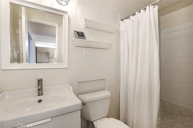 bathroom featuring sink, curtained shower, and toilet