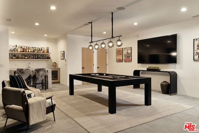 rec room featuring wet bar and billiards