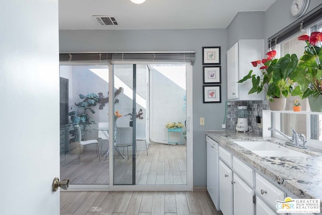 bathroom featuring vanity and backsplash