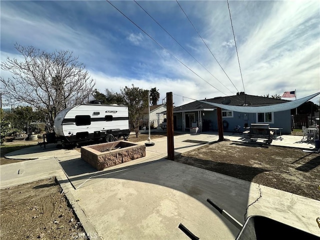 view of front of property featuring a fire pit and a patio area