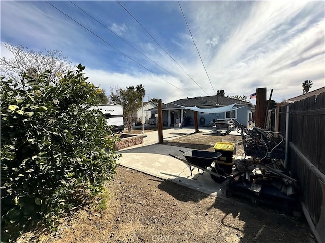 view of yard featuring a patio area