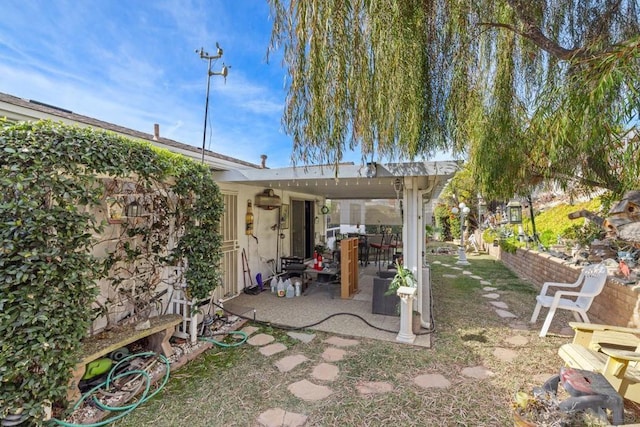 view of yard featuring a patio area