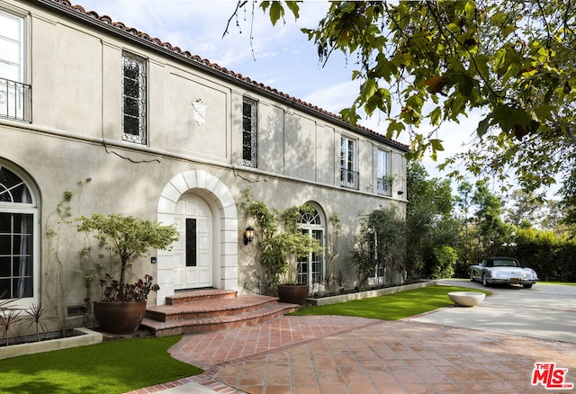 view of mediterranean / spanish home