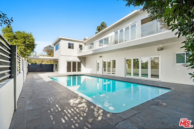 view of swimming pool featuring a patio