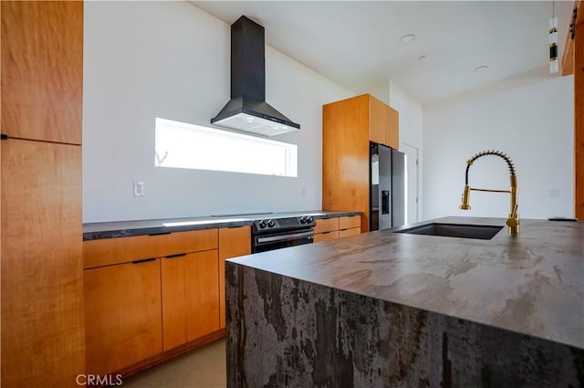 kitchen with stainless steel refrigerator with ice dispenser, sink, wall chimney range hood, and electric range oven