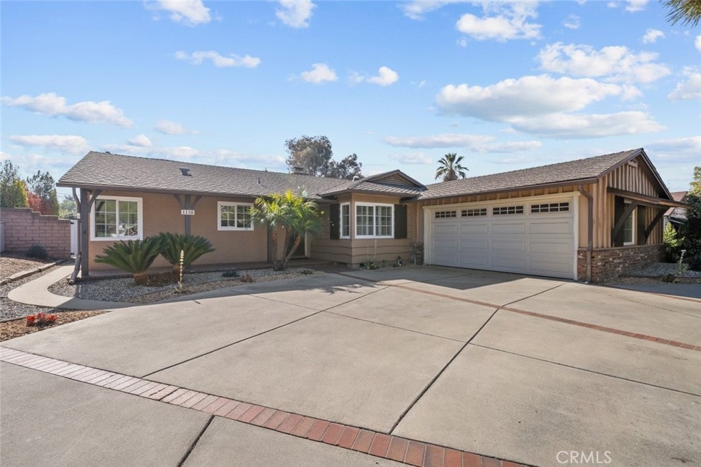 single story home featuring a garage