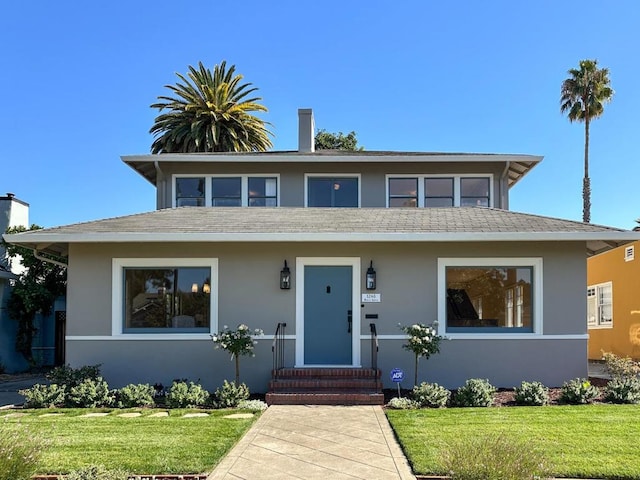 view of front of home featuring a front lawn