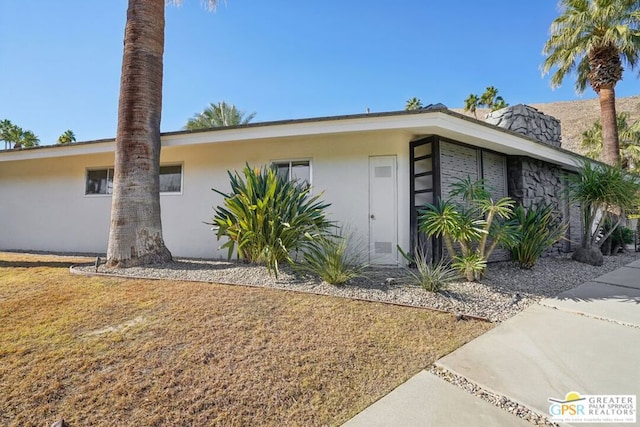 exterior space featuring a front lawn