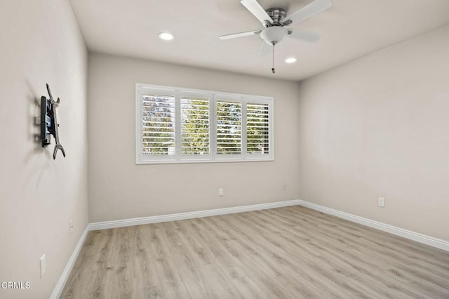 empty room featuring light hardwood / wood-style floors and ceiling fan