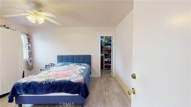 bedroom featuring light hardwood / wood-style floors, a closet, and ceiling fan