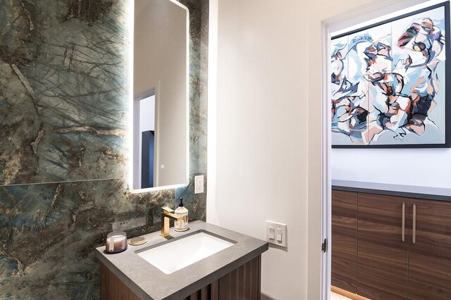 bathroom with vanity and tasteful backsplash