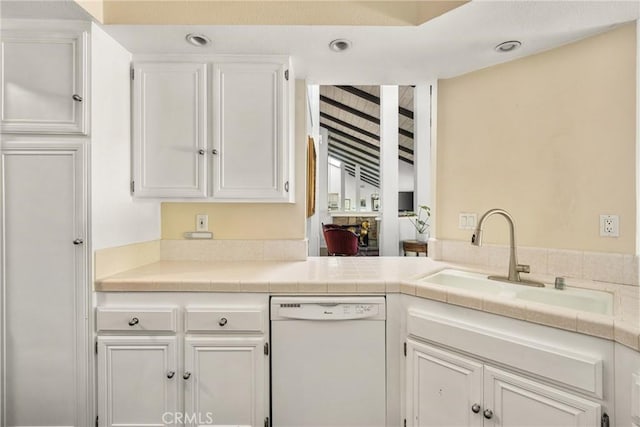 kitchen featuring white cabinetry, sink, kitchen peninsula, and dishwasher