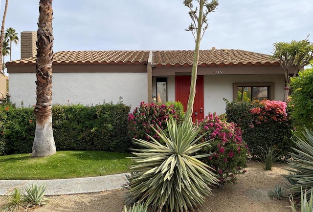 view of front of property with a front lawn