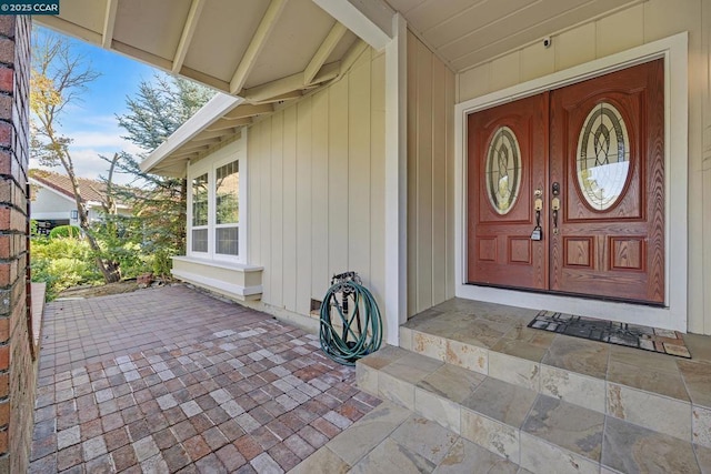 entrance to property featuring a porch