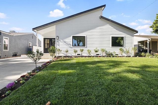 exterior space featuring a front yard