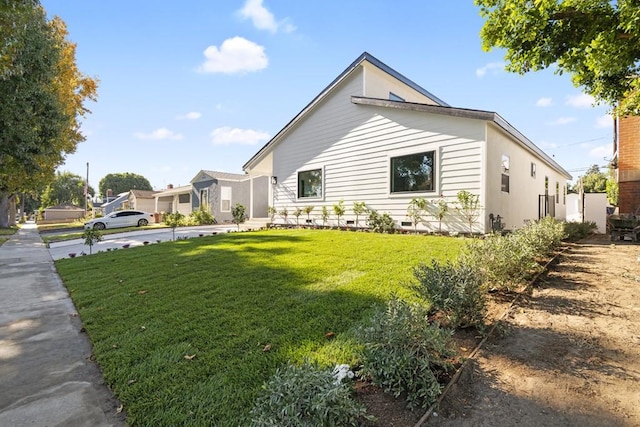 view of front of property with a front lawn