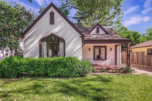 view of front of property with covered porch and a front lawn