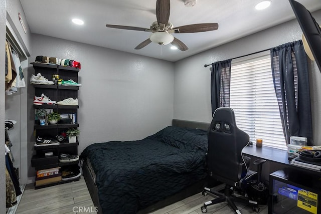 bedroom featuring ceiling fan