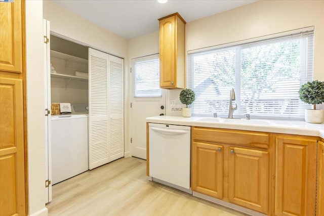 kitchen featuring sink, a healthy amount of sunlight, light wood-type flooring, and dishwasher