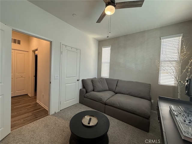 carpeted living room featuring ceiling fan