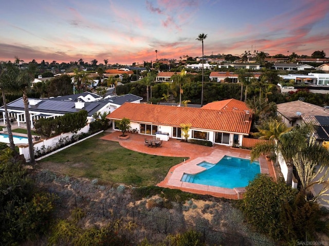 view of aerial view at dusk