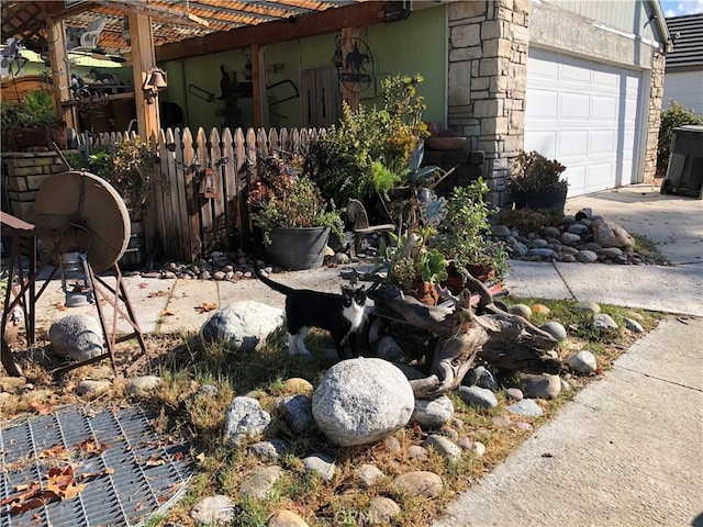 view of yard featuring a garage